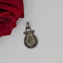 Sterling silver and labradorite pendant